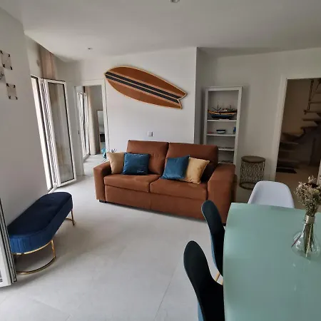 Hyper Centre, Beach 80M, Parking Available, Air Conditioning Apartment *