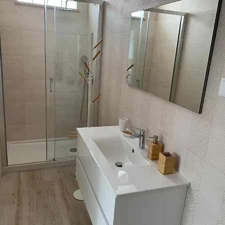 Hyper Centre, 80m, Parking Available, Air Conditioning Appartement