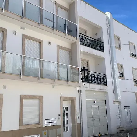 Hyper Centre, 80m, Parking Available, Air Conditioning Appartement Nazaré