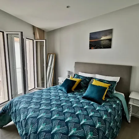Hyper Centre, 80m, Parking Available, Air Conditioning Nazare