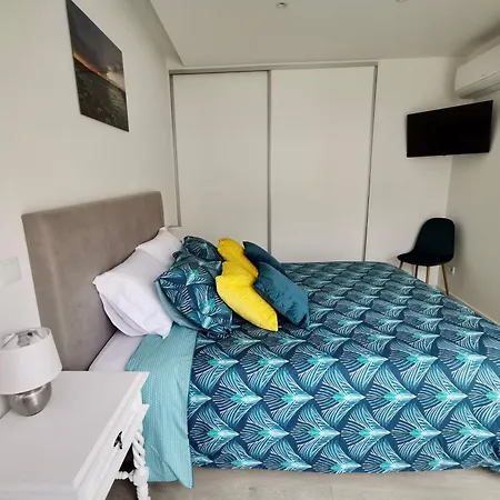 Hyper Centre, 80m, Parking Available, Air Conditioning Apartment *