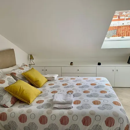 Hyper Centre, 80m, Parking Available, Air Conditioning Apartment Nazare