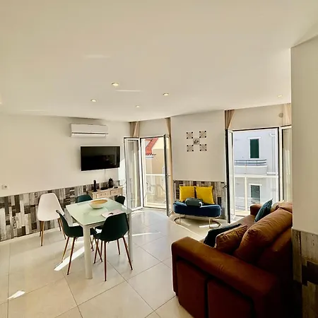 Hyper Centre, 80m, Parking Available, Air Conditioning * Nazare