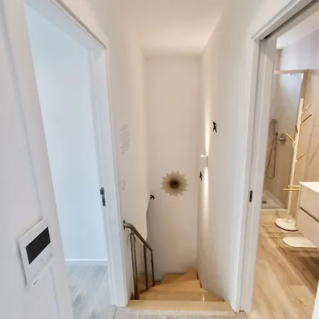 Hyper Centre, 80m, Parking Available, Air Conditioning * Nazare