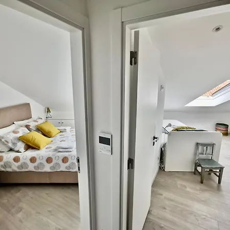 Hyper Centre, 80m, Parking Available, Air Conditioning Apartment Nazare