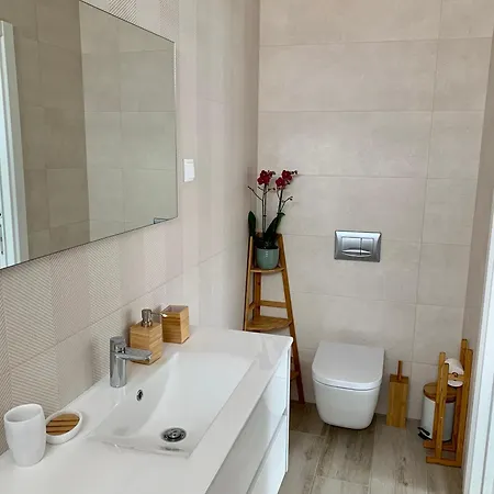 Hyper Centre, 80m, Parking Available, Air Conditioning Apartment